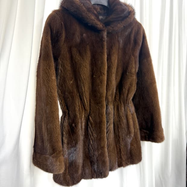 Hooded mink coat (brown)