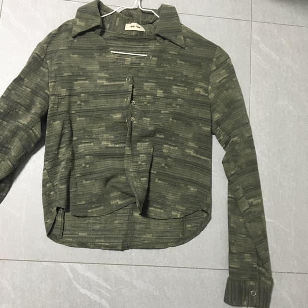 김아홉 카키 블라우스