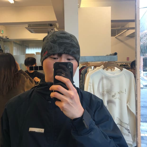 코르티스 건호 오클리 아카이브 자켓