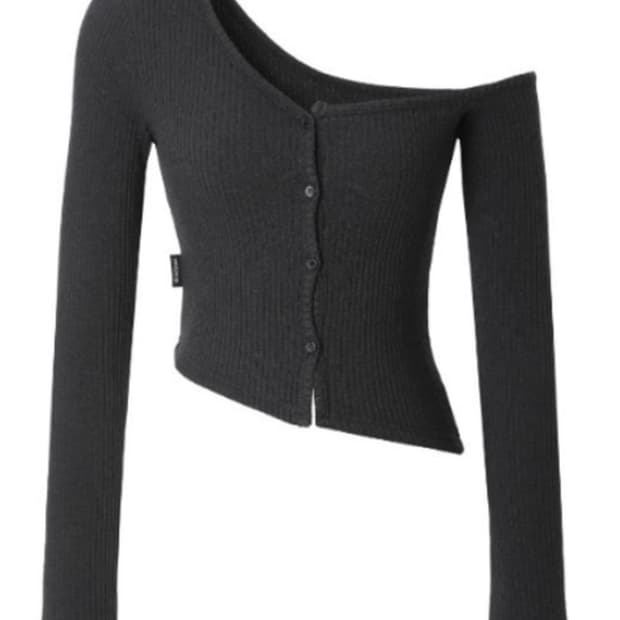 쓰리타임즈 원숄더 버튼 티