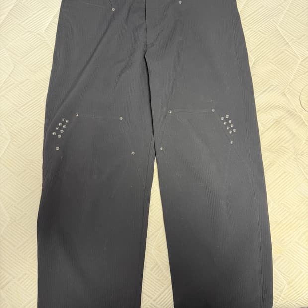 키코 코스타디노브 안타라스 팬츠