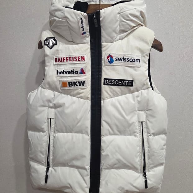 데상트 스위스 스키팀 패딩 조끼 140