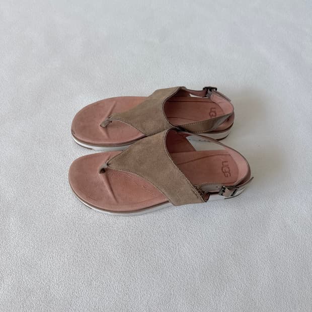 [240]어그(UGG) 샌들