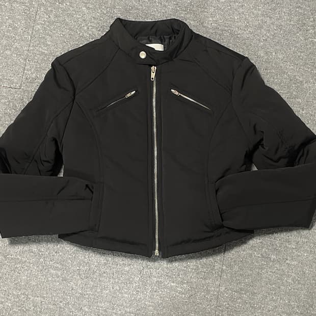 3온스 크롭 블랙 패딩 라이더 자켓