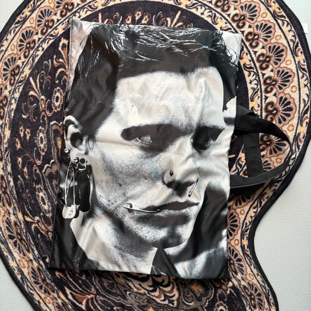 라프시몬스 이스트백 콜라보 포스터백