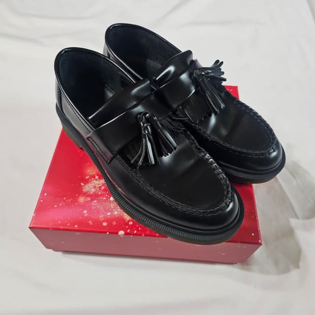 [250,uk6,eu39] 닥터마틴 아드리안 태슬 로퍼 블랙