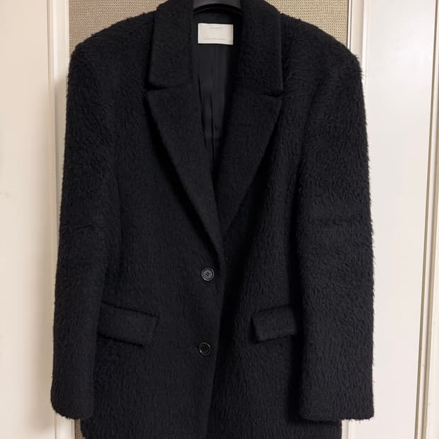 아모멘토 헤어리 자켓 블랙