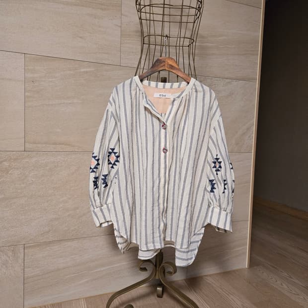 [55] O'2nd 오즈세컨 자수 블라우스 셔츠