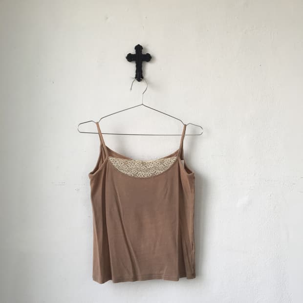Lace point sleeveless