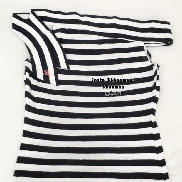 버버리 블루라벨 스프라이트 줄무늬 오프숄더 티