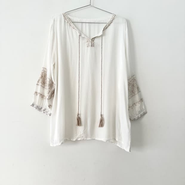 Folk botanic tassel top / white