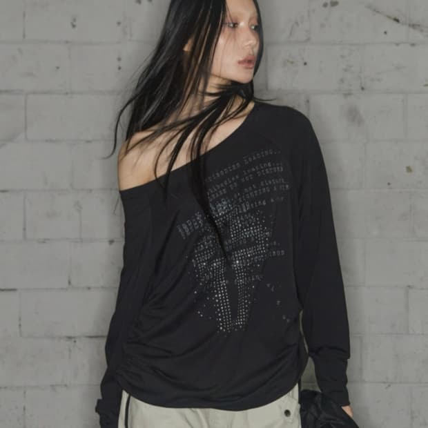 팬시클럽 divine cross off shoulder tee