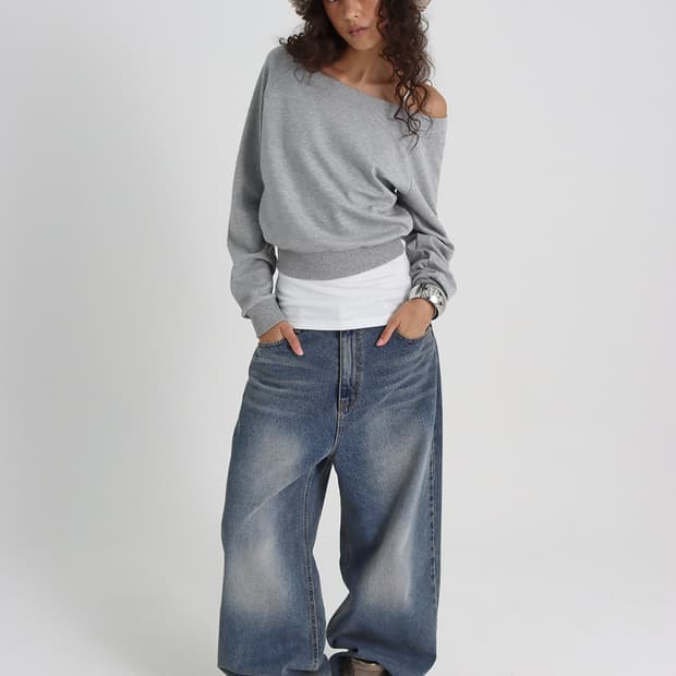 블랙업 오프숄더 맨투맨 그레이