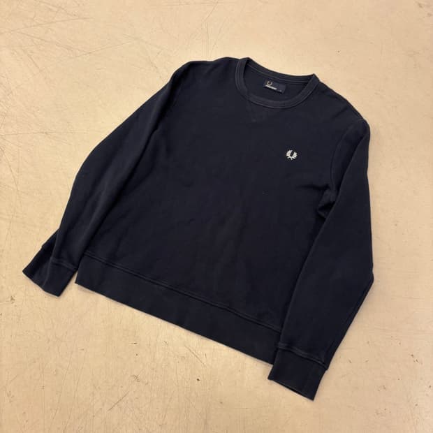 프레드페리 네이비 스몰로고 맨투맨