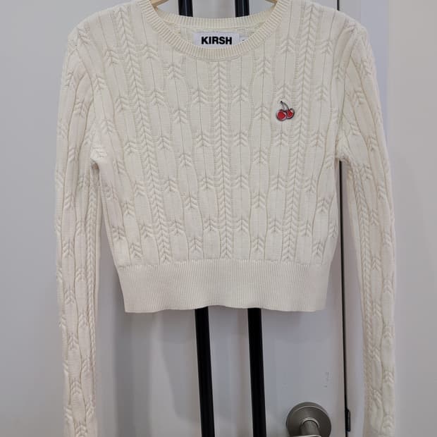 키르시 스몰체리 아이보리 케이블 크롭 니트 1사이즈 55사이즈