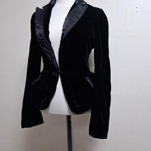 오브제 검정 벨벳숏쟈켓 여성XS 슬림형 레이욘벨벳 굿컨디션