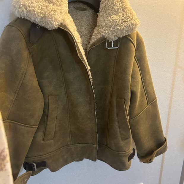 밀로우먼 무스탕 베이지