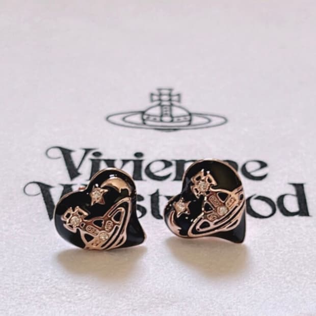 비비안웨스트우드 아카이브 orb 각인 블랙싶버 하트 귀걸이