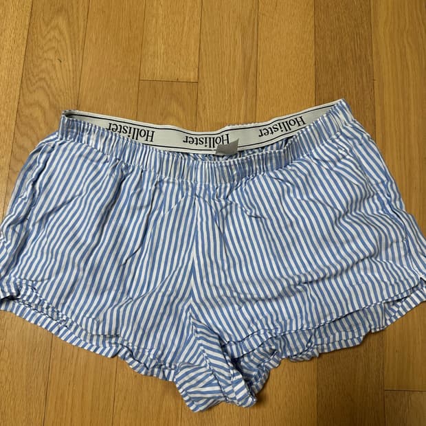 Hollister - Blue,white striped shorts 