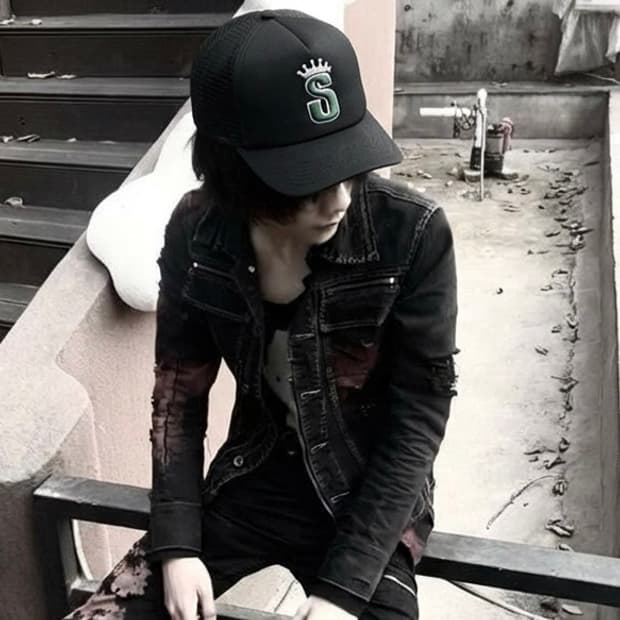 스투시 S 크라운 로고 트러커 매쉬캡