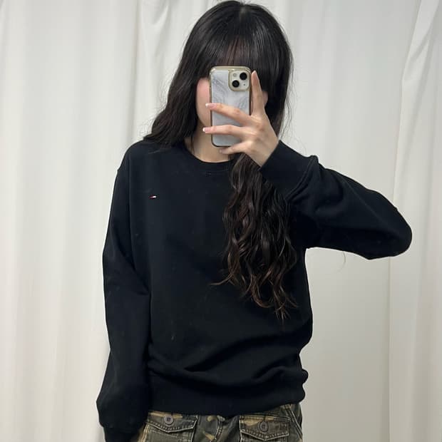 Tommy Hilfiger black sweatshirt