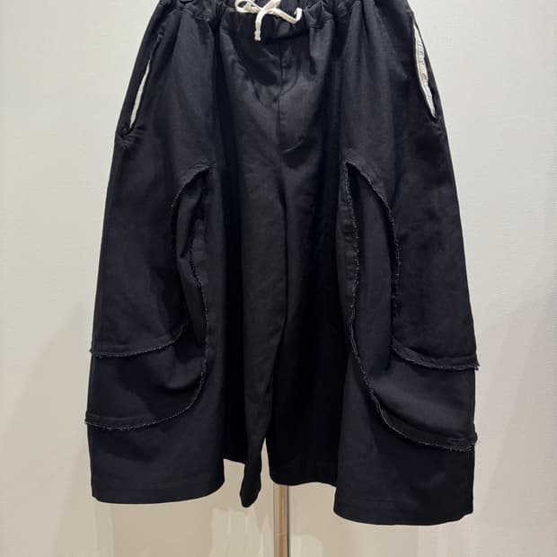 꼼데가르송 블랙 18ss 축융 디스토티드 와이드 팬츠