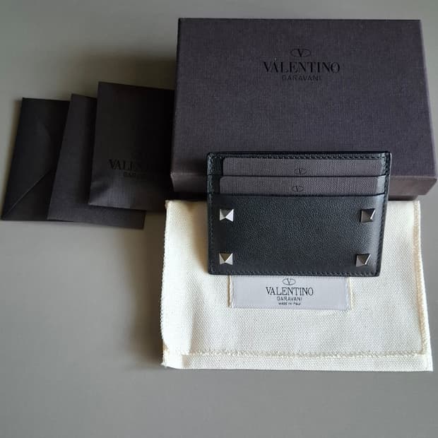 발렌티노 가라바니 락스터드 카드지갑