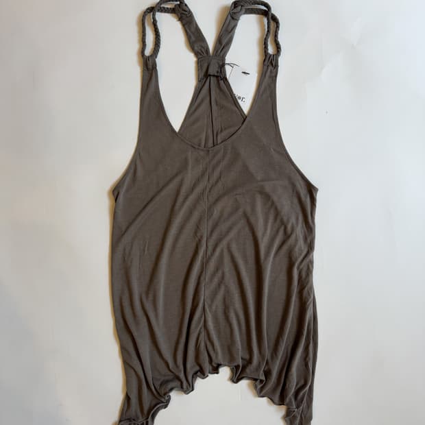 BRAIDED STRAP HANDKERCHIEF HEM TANK TOP