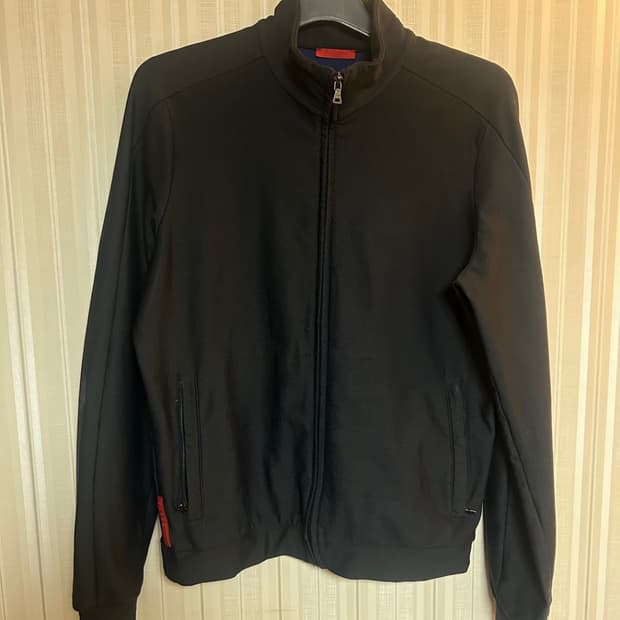 프라다 스포츠 넥 집업 자켓