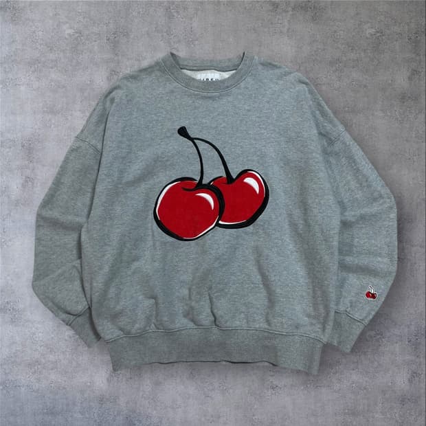 키르시 체리 빅로고 그레이 맨투맨