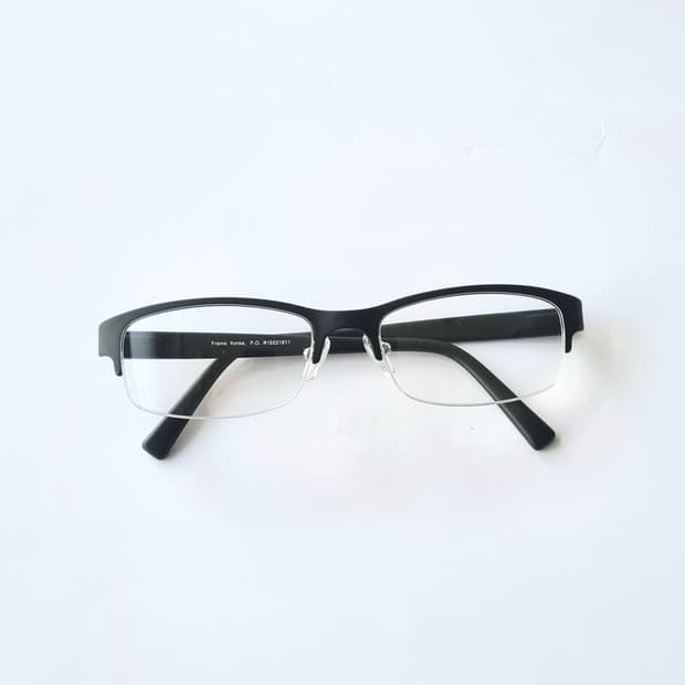 데드스탁 초경량 코받침있는 뿔테 안경테 685