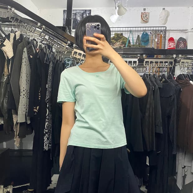 Courreges 로고 자수 민트 반팔티셔츠