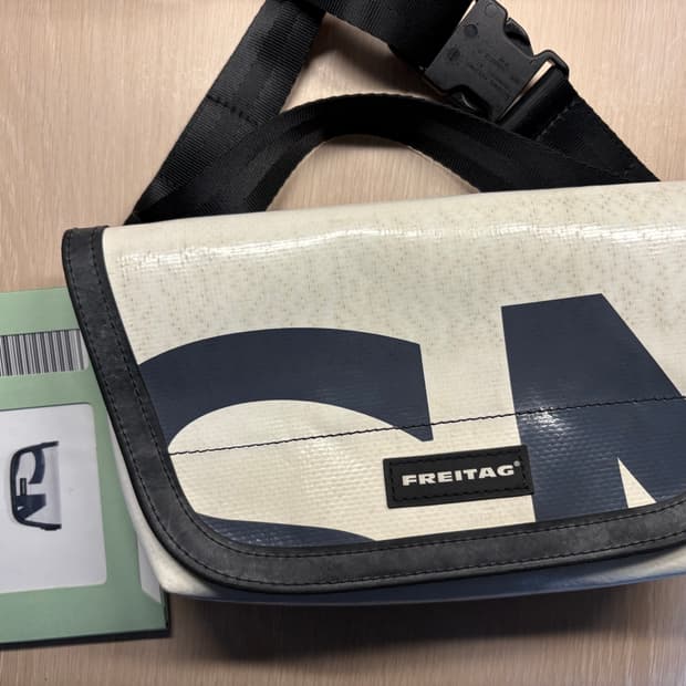 프라이탁 제이미 화이트 차콜 다크그레이