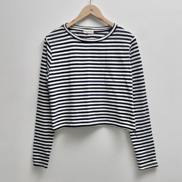 [Moccasom] 모카썸 스트라이프 크롭 긴팔티 스트라이프티