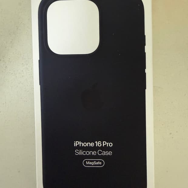 애플 아이폰 16 Pro 정품 실리콘 케이스 판매합니다.