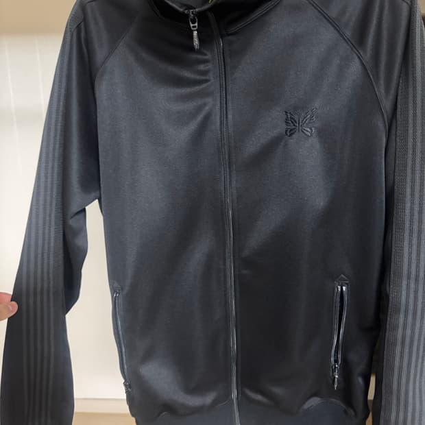 니들스 트랙자켓 블랙 그레이