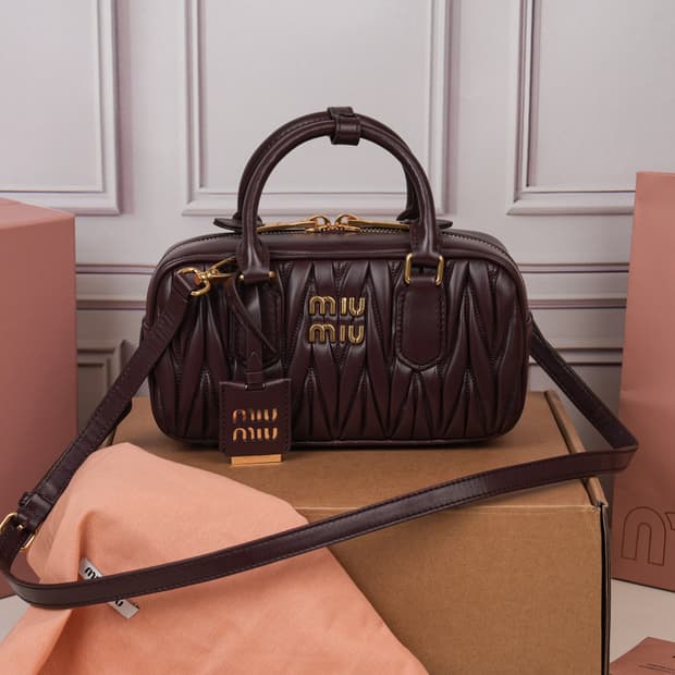 miumiu 정품5BB142 아르카디 샤이니 마테라쎄 가죽백