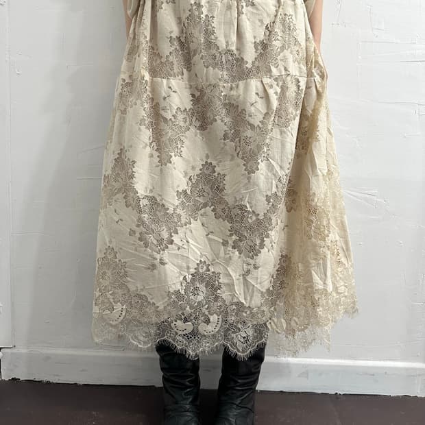 lace design skirt
