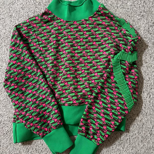 LIE SANGBONG 이상봉 패턴 맨투맨 프릴 디테일