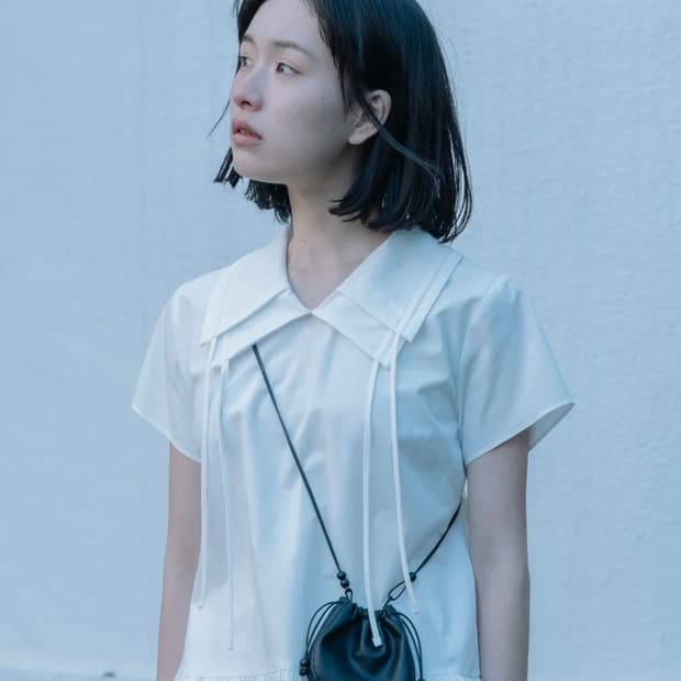 오헤시오 세일러 카라 프릴 블라우스 화이트