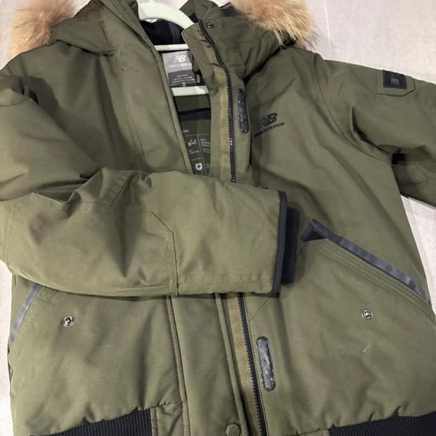 뉴발란스 카키 숏패딩 M