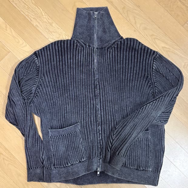 드로우핏 오블리크 하이넥 니트집업 트러커 D.GREY