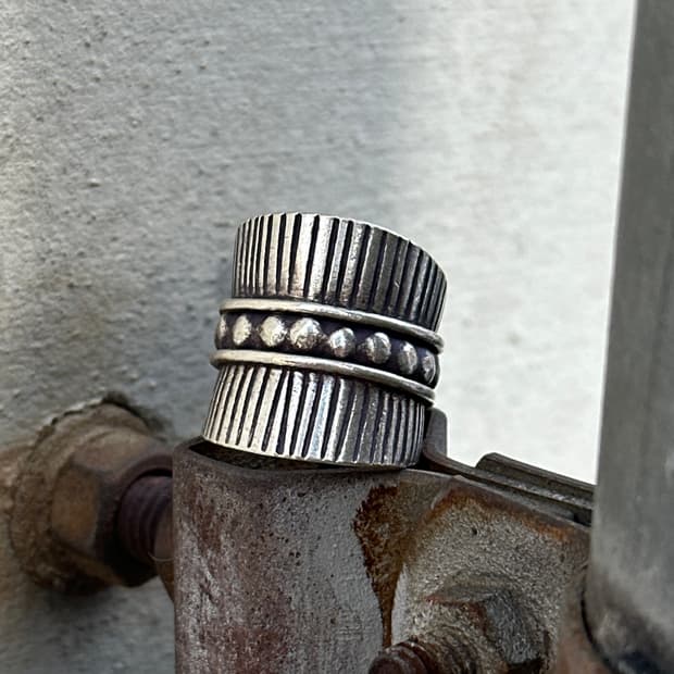 Vertical Line Ball Row Wide Band Open Ka