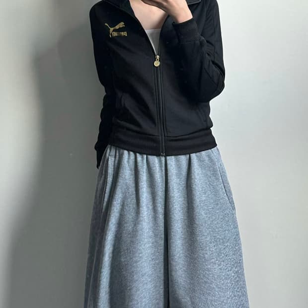 푸마 금장로고 블랙 트랙탑 져지