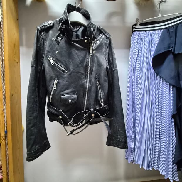 편집샾양가죽 라이더. 지고트언발 스커트