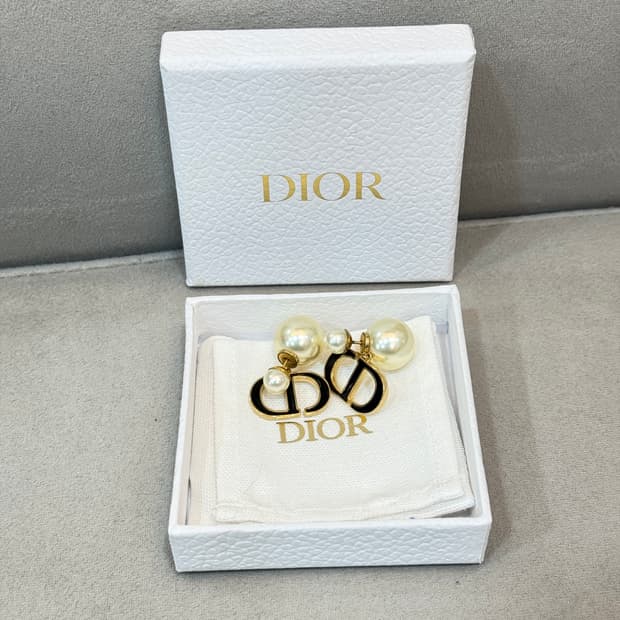디올 트라이벌 CD 진주 이어링 귀걸이 