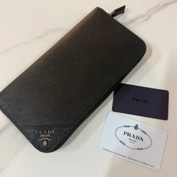 프라다 사피아노 장지갑 새제품