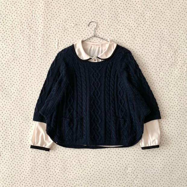 as know as 네이비 꽈배기 케이프 니트
