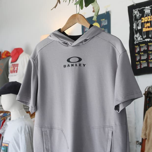 (착용컷) OAKLEY 트랙 후드 반팔 티셔츠 (남성용 100)