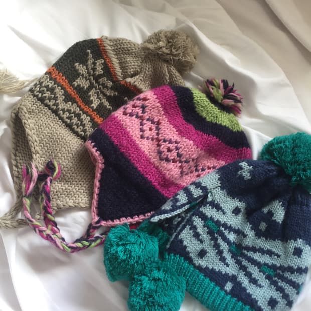 베이지 방울 비니